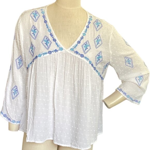 Solitaire White & Blue Embroidered Swiss Dot Textured Top L 144N - Picture 1 of 8